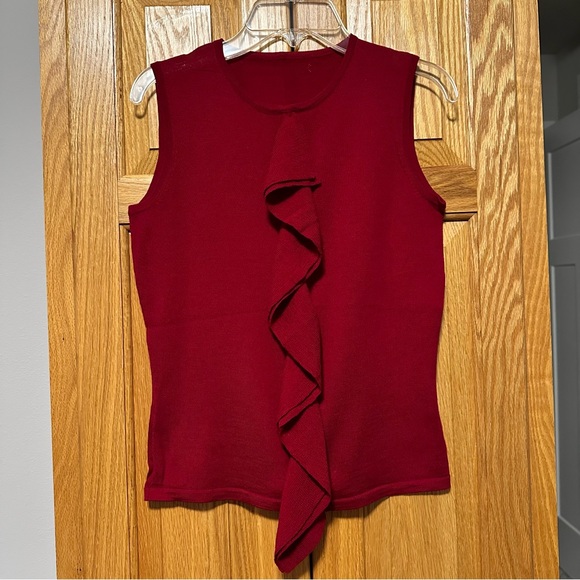 Vintage Sweaters - Merino fine wool sleeveless top shirt with the raffle. Size XS.